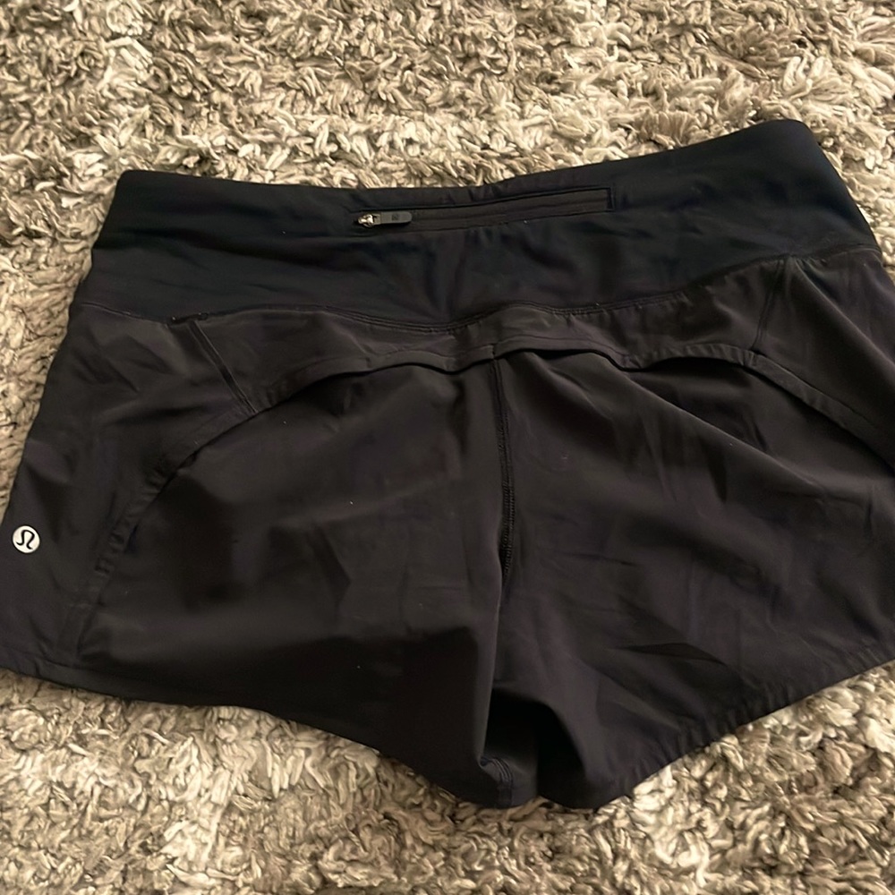 Lululemon Size 6 Speed Up Low-Rise Lined Short 2.5"